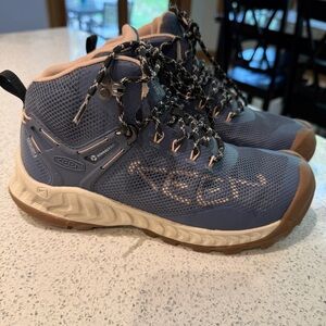 Keen NXIS Evo Mid Height Women’s Hiking Boot size 7.5